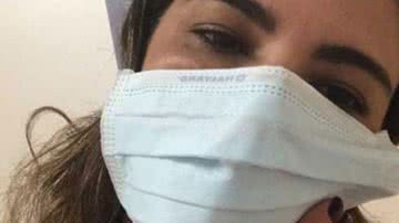 Luciana Gimenez posa abatida no hospital - Reprodução