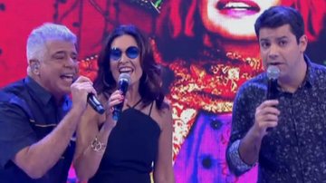 Fátima Bernardes desafina ao cantar música no Encontro - TV Globo/Reprodução