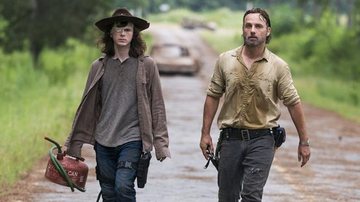 Chandler Riggs (Carl) e Andrew Lincoln (Rick) em cena de The Walking Dead - AMC/Divulgação