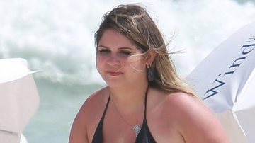 Marília Mendonça se esbalda de biquíni em praia no Rio - Dilson Silva/AgNews