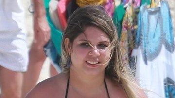 Marília Mendonça mostra marquinha após dia na praia - AgNews