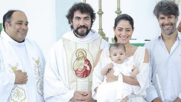Carol Castro e Felipe Prazeres: batizado de Nina - Thalita Castanha / Reprodução Instagram