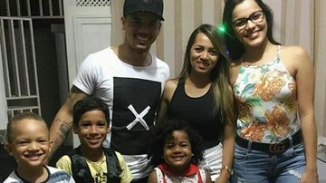 Emilly E Jota Amancio em família - Instagram/Reprodução