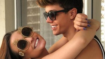 Larissa Manoela posa agarradinha com o namorado, Leo Cidade, - Reprodução/Instagram