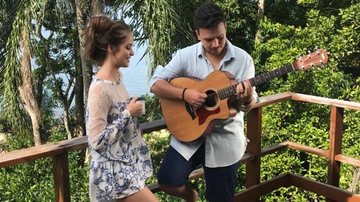 Pedro Thomé e Giovanna Chaves gravam o clipe de 'Estrela Cadente' - Divulgação