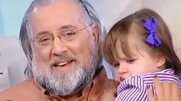 Filha e neta comemoram aniversário de Leão Lobo na TV - Reprodução