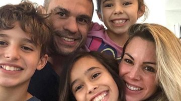 Joana Prado posa com a família: "Afinidade" - Reprodução/Instagram