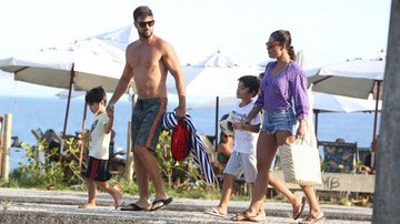 Juliana Paes curte dia na praia com sua família - Dilson Silva / AgNews