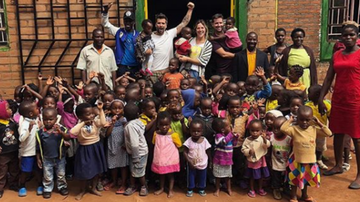 Giovanna Ewbank e Bruno Gagliasso visitam escola no Malauí - Reprodução Instagram