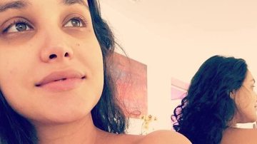 Débora Nascimento amamentando Bella - Reprodução/ Instagram