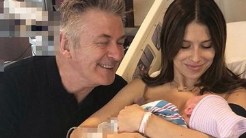 Alec Baldwin, Hilaria e o filho recém-nascido - Reprodução / Instagram
