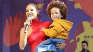 Filho de Aline Wirley encanta fãs durante show - Manuela Scarpa/Brazil News