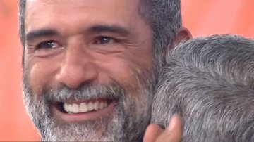 Marcos Pasquim reencontra o pai na TV e vai às lágrimas - Reprodução