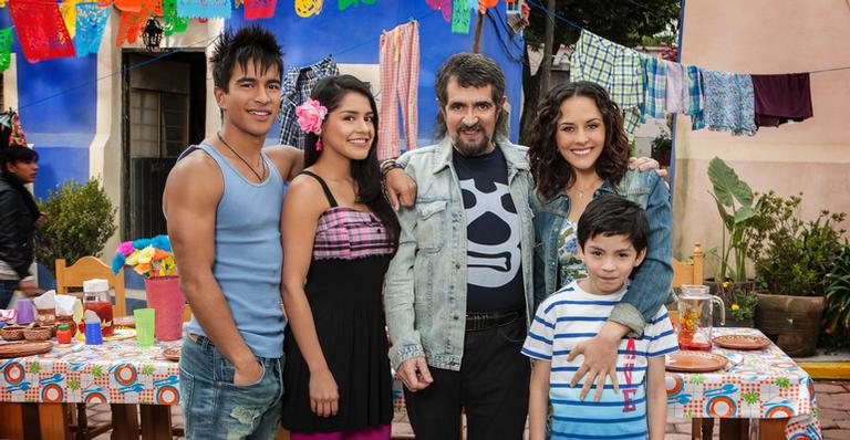 Elenco de 'Que Pobres tão Ricos' - Família Mendonça - Divulgação SBT/Televisa
