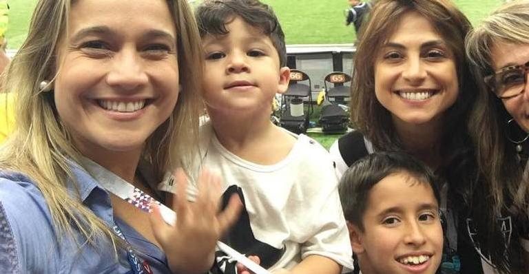 Fernanda Gentil, seus dois filhos e Priscila Montandon - Reprodução/ Instagram