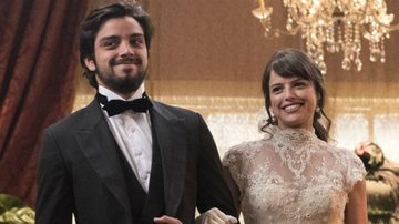 Ernesto e Ema se vestem de noivos para cliente no atelier - Globo/Victor Pollak
