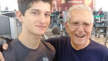 Carlos Alberto de Nóbrega visita o filho no hospital - Reprodução Instagram