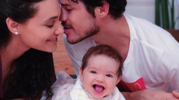 Débora Nascimento e José Loreto aparecem em retrato com a filha, Bella - Reprodução/Instagram