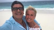 Xuxa e Junno Andrade trocam beijos e cantam juntos em praia paradisíaca - Reprodução/Youtube