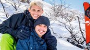 Silvero Pereira curte lua de mel com o marido na neve - Martin Gurfen