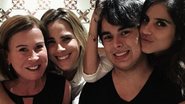 Zilu compartilha foto antiga com os filhos e se declara - Reprodução/Instagram