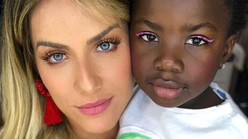 Giovanna Ewbank mostra a filha, Titi, em dia de beleza - Reprodução Instagram