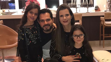 Luciano Camargo, Flávia Camargo e as filhas - reprodução/Instagram