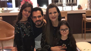 Luciano Camargo, Flávia Camargo e as filhas - reprodução/Instagram