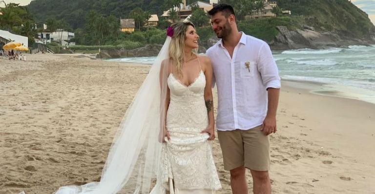 Leo Bianchi, jornalista esportivo da Globo, se casa na praia - Reprodução Instagram