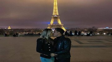 Wesley Safadão e Thyane Dantas se beijam em frente à Torre Eiffel - Reprodução/ Instagram