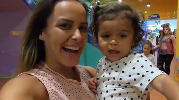 Juliana Rios e Vicky em Orlando - YouTube/Reprodução