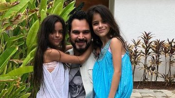 Luciano Camargo e as filhas, Helena e Isa - Reprodução / Instagram
