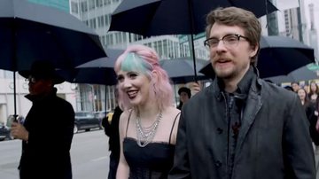 Fãs casam com tema de 'The Umbrella Academy' - Reprodução / YouTube