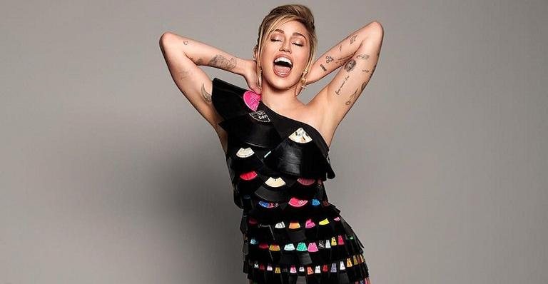 Miley Cyrus ocupa um posto importante no programa de RuPaul - Reprodução/ Instagram
