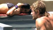 Allan e Carolina na piscina - Reprodução/TV Globo