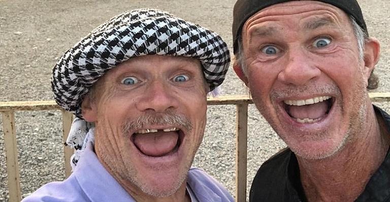 Flea e Chad Smith estão curtindo a passagem pelo país - Reprodução/ Instagram