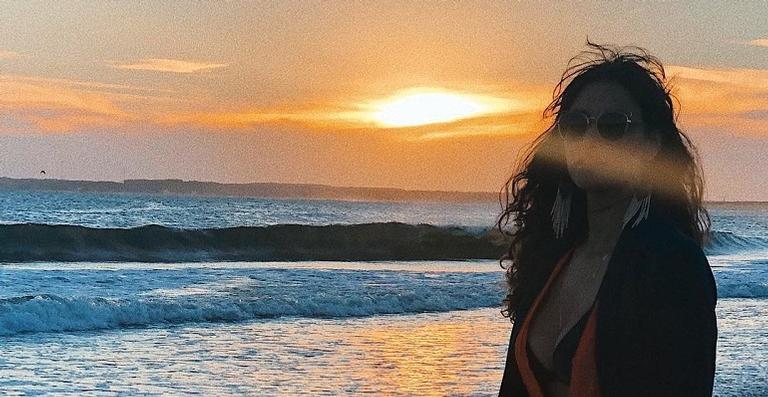 Débora Nascimento em foto na praia - Instagram/Reprodução