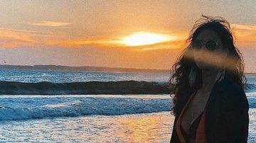 Débora Nascimento em foto na praia - Instagram/Reprodução