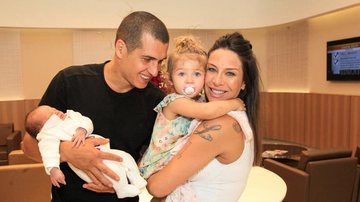 Lizi Benites deixa a maternidade emocionada - Thais Aline/ Agência Fio Condutor