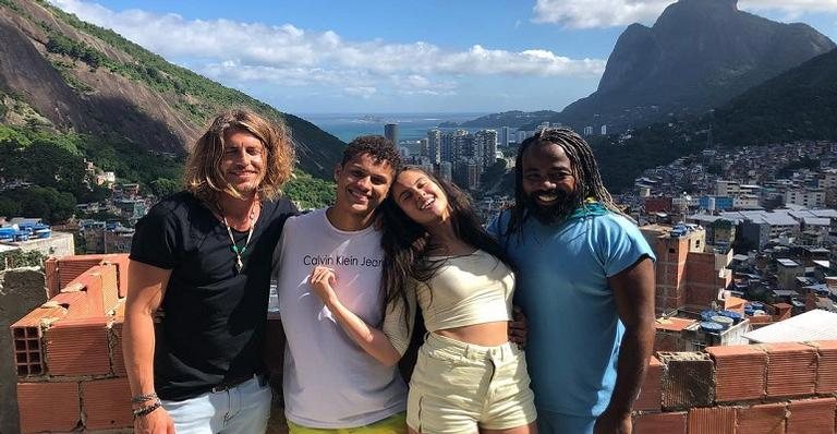 Danrley apresentou a comunidade carioca para os amigos - Reprodução/Instagram