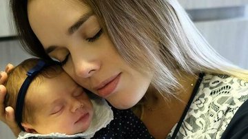 Thaeme encanta fãs com momento de mãe e filha - Reprodução/Instagram