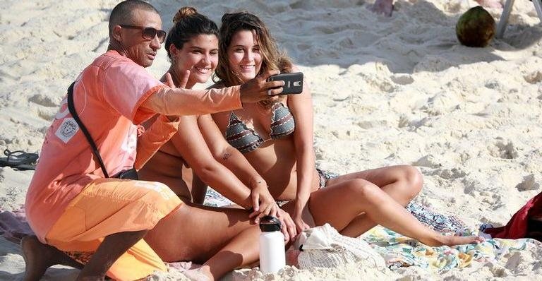 As garotas pararam a praia - AgNews/Dilson Silva