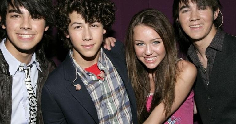 Lovebug, sucesso dos Jonas Brothers, é uma dedicação de Nick Jonas para Miley Cyrus - Foto/Destaque Getty Images
