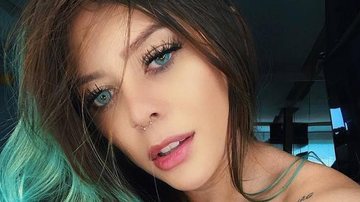 MC Bella compartilha clique amamentando a filha, Linda - Reprodução/Instagram