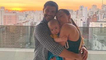 Casal celebrou mais um mês de vida da filha - Reprodução/Instagram