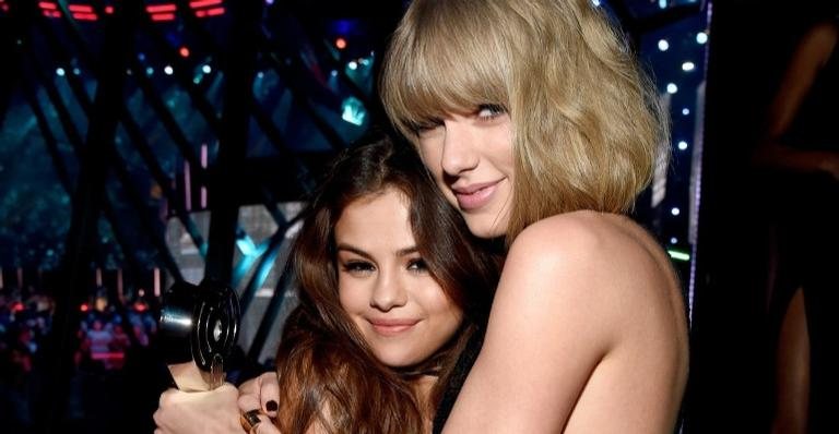 Mãe de Selena Gomez sai em defesa de Taylor Swift - Foto/Destaque Getty Images