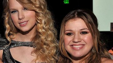 Taylor Swift e Kelly Clarkson durante evento - Reprodução/Divulgação