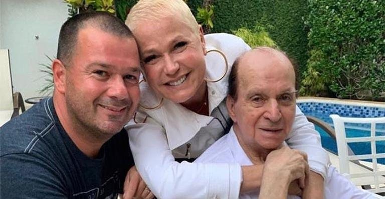 Xuxa ao lado de Mário e seu filho - Reprodução Instagram