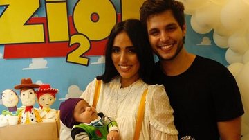 Jade Seba e Bruno Guedes com o filho Zion, de dois meses - Thais Galardi/Black Comunicação