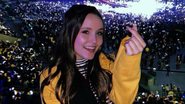 Larissa Manoela durante show da banda coreana BTS - Reprodução/Instagram